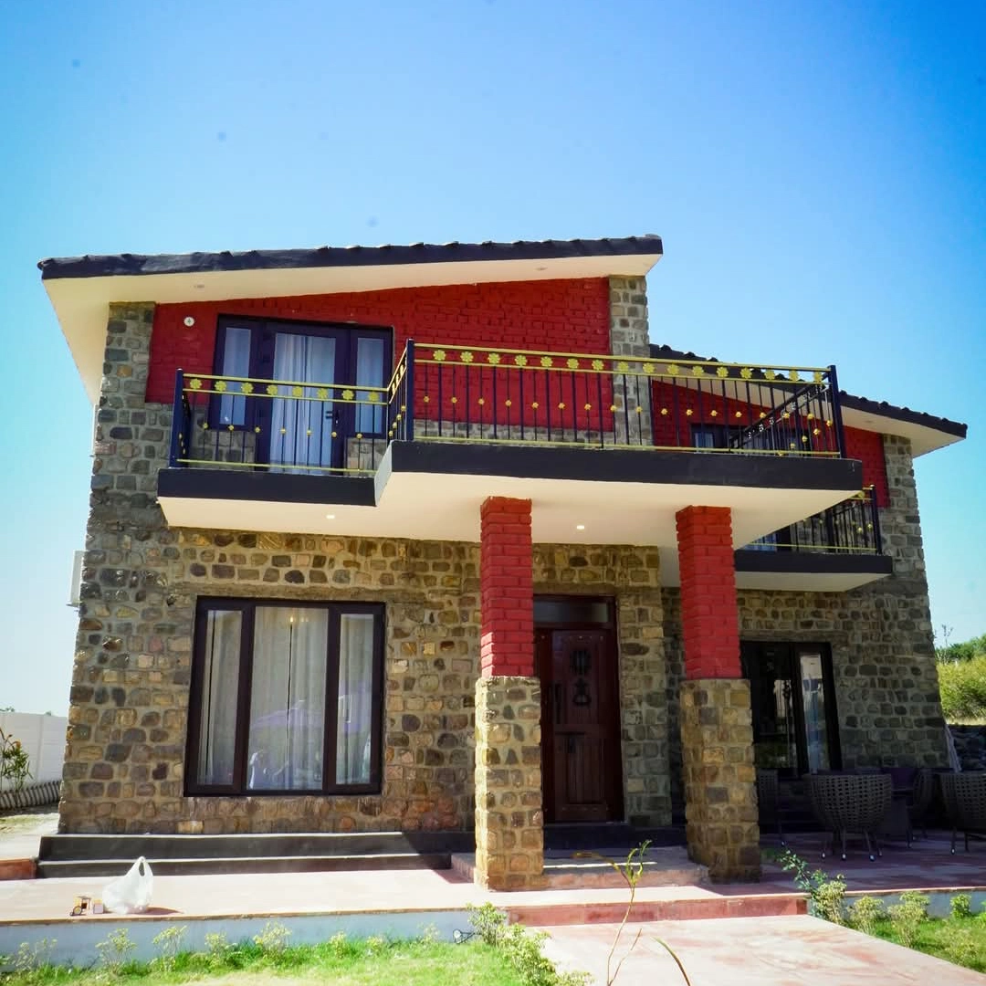 3 ROOM VICTORIAN THEME COTTAGE